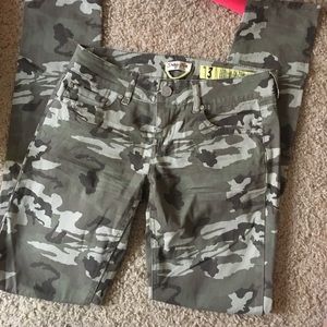 BRAND NEW women's jeans